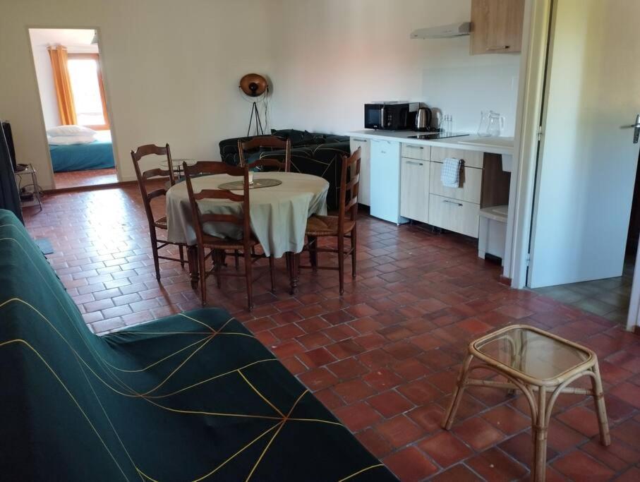 Appartement Dans Village Calme A 5 Min Des Lacs Mathaux Экстерьер фото